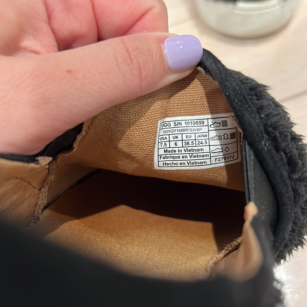 UGG Ricci Black Shoes - Picture 6 of 7